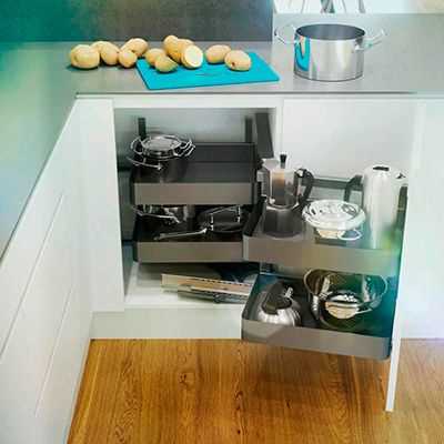Практичные идеи для использования пространства в кухонных шкафах