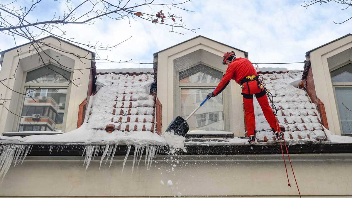 Защита крыши от снега и льда: эффективные решения и методы
